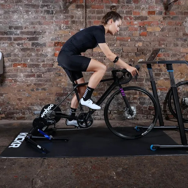 Wahoo KICKR v5 Essentials Bundle 2 